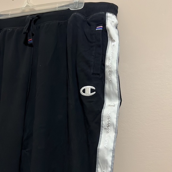 Mens black champion sweatpants. Size XL. - Picture 2 of 6
